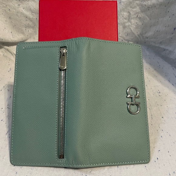 Ferragamo Lucky Charme Gancini Continental Wallet - Picture 4 of 8
